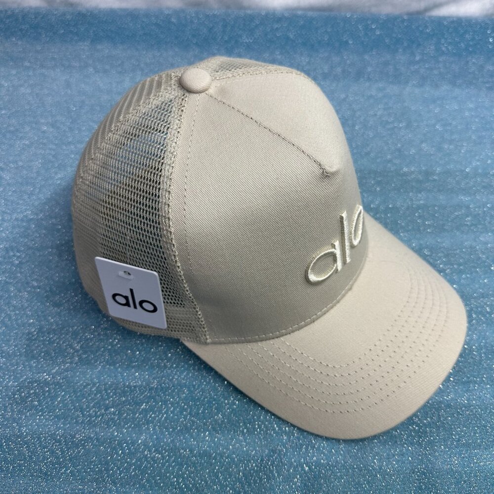 New ALO Yoga White Classic Baseball Cap